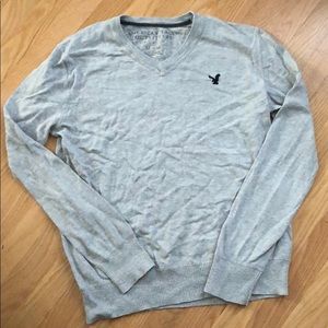 Men’s v-neck gray sweater